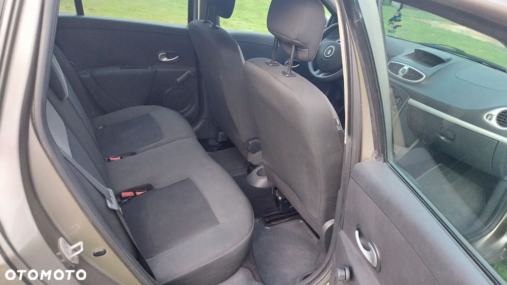 Renault Clio - 12