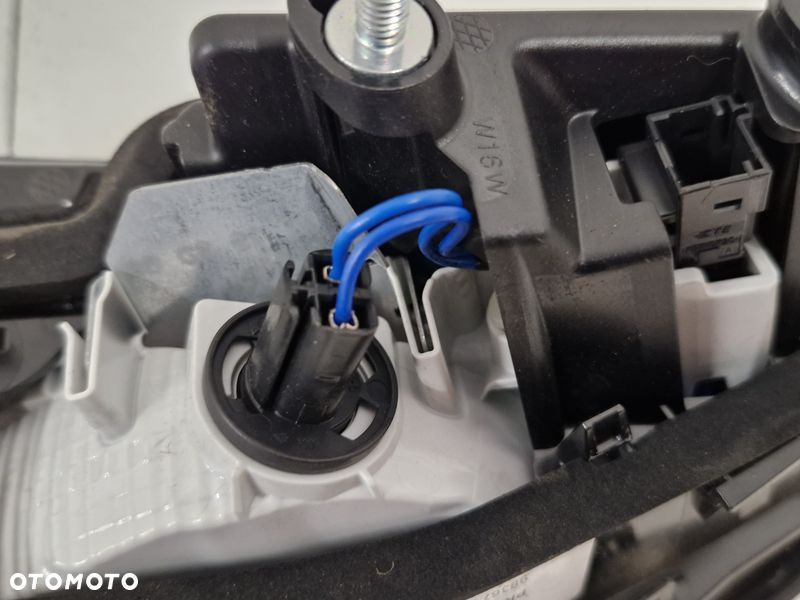 CITROEN DS3 CROSSBACK LAMPA PRAWY TYŁ W KLAPĘ 9836711280 - 7