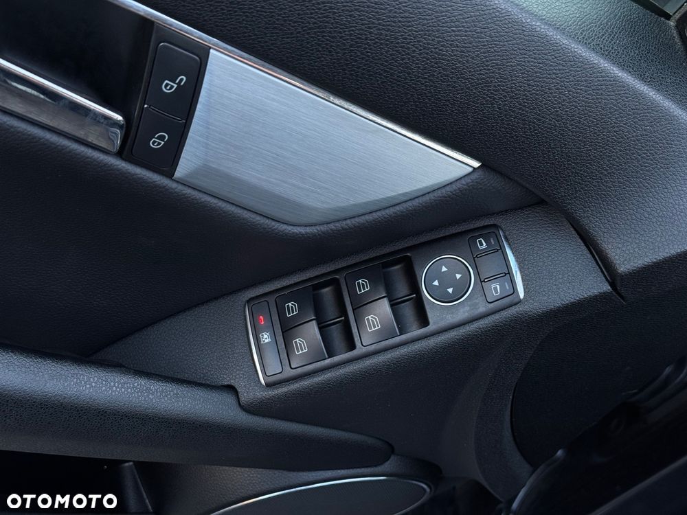 Mercedes-Benz Klasa C 180 BlueEFFICIENCY Avantgarde - 26