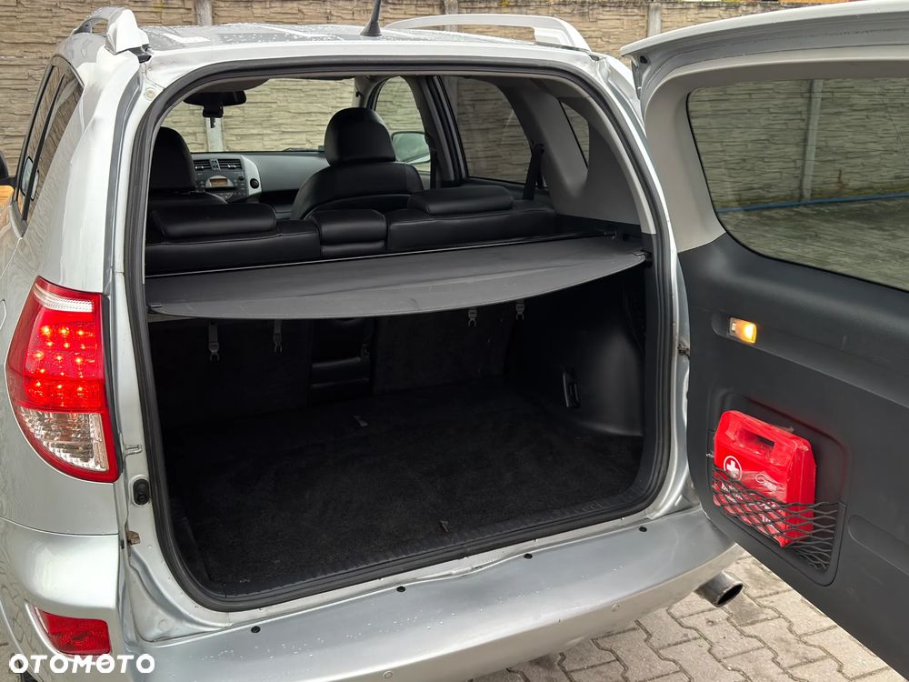 Toyota RAV4 2.2 D-4D Sol 180 - 40