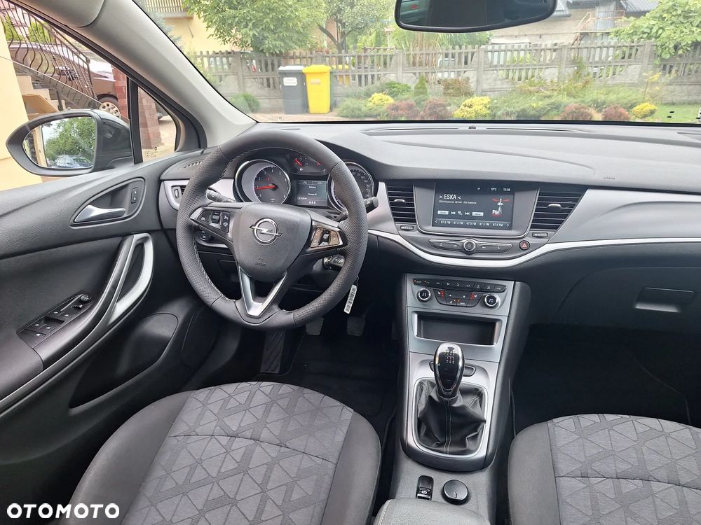 Opel Astra 1.4 Turbo 120 Jahre - 11