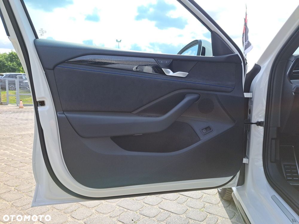 Volkswagen Passat - 14