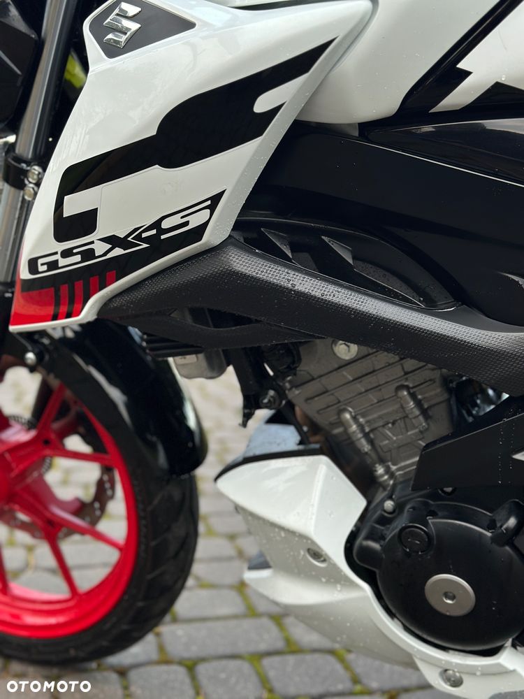 Suzuki GSX - 19