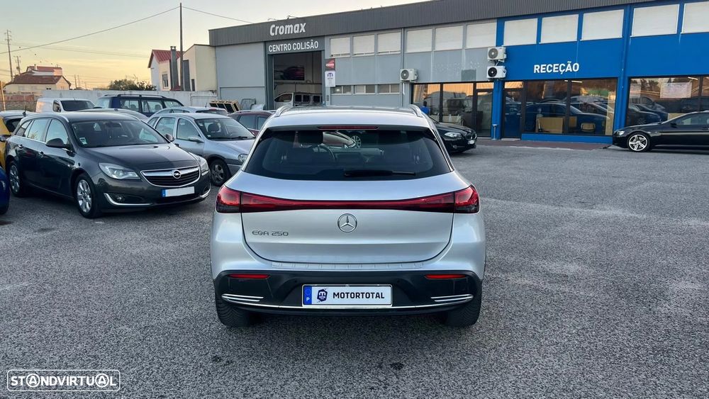 Mercedes-Benz EQA - 8