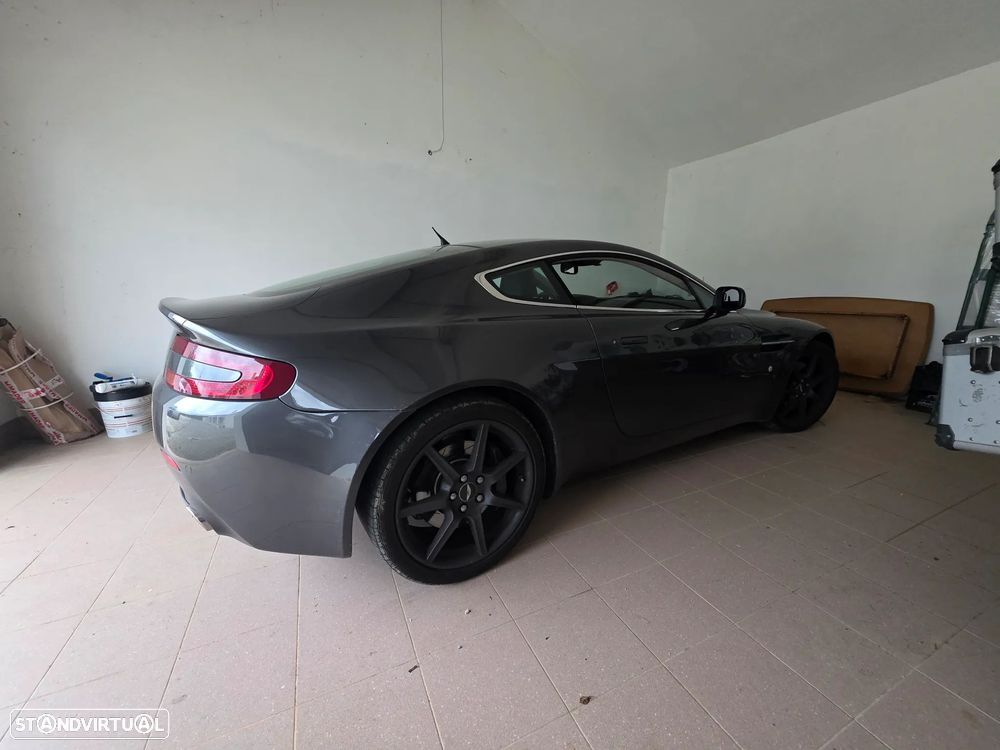 Aston Martin Vantage Coupe - 1