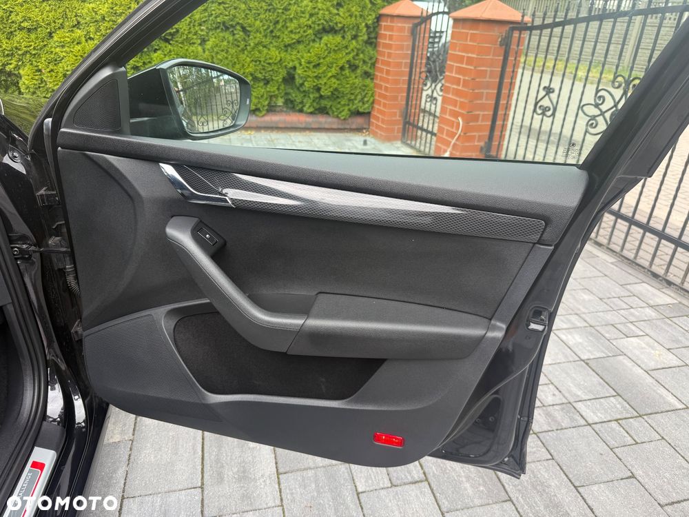 Skoda Octavia 2.0 TDI DSG RS - 34