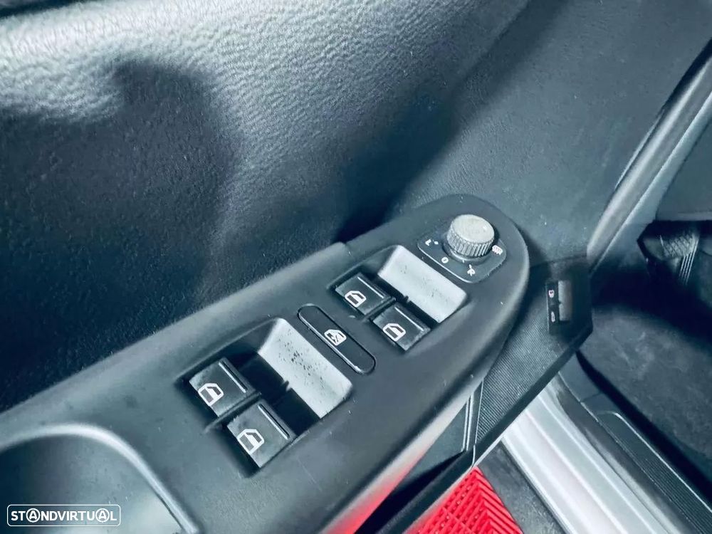 VW Passat Variant 2.0 TDi Highline DSG - 33