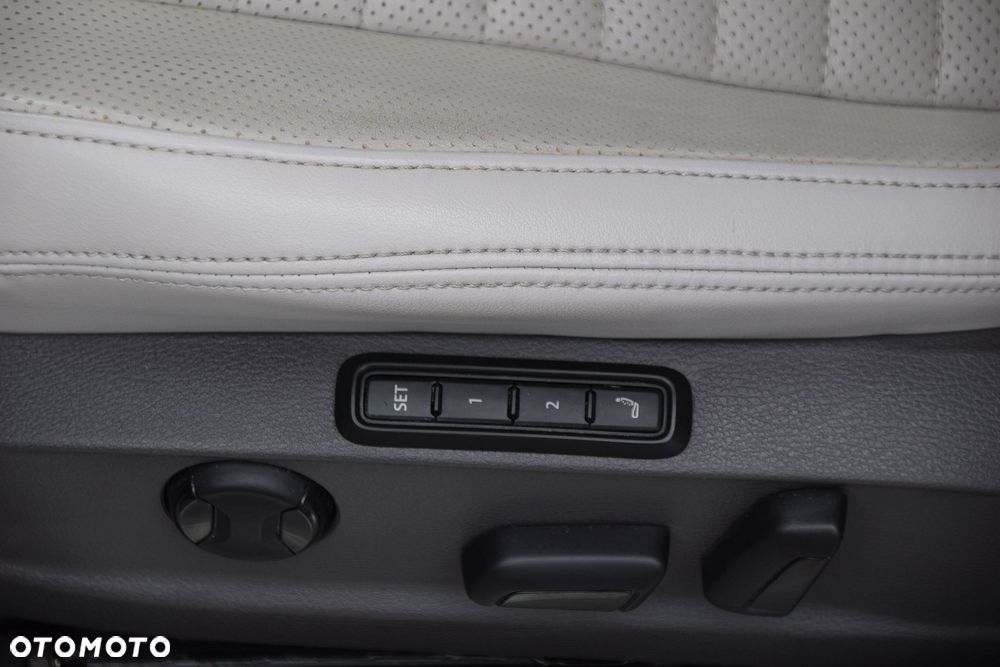 Volkswagen Passat 2.0 TDI 4Mot Elegance DSG - 28