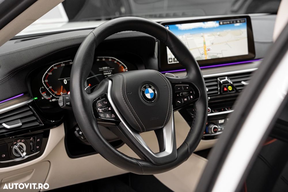 BMW Seria 5 530i xDrive AT MHEV - 32