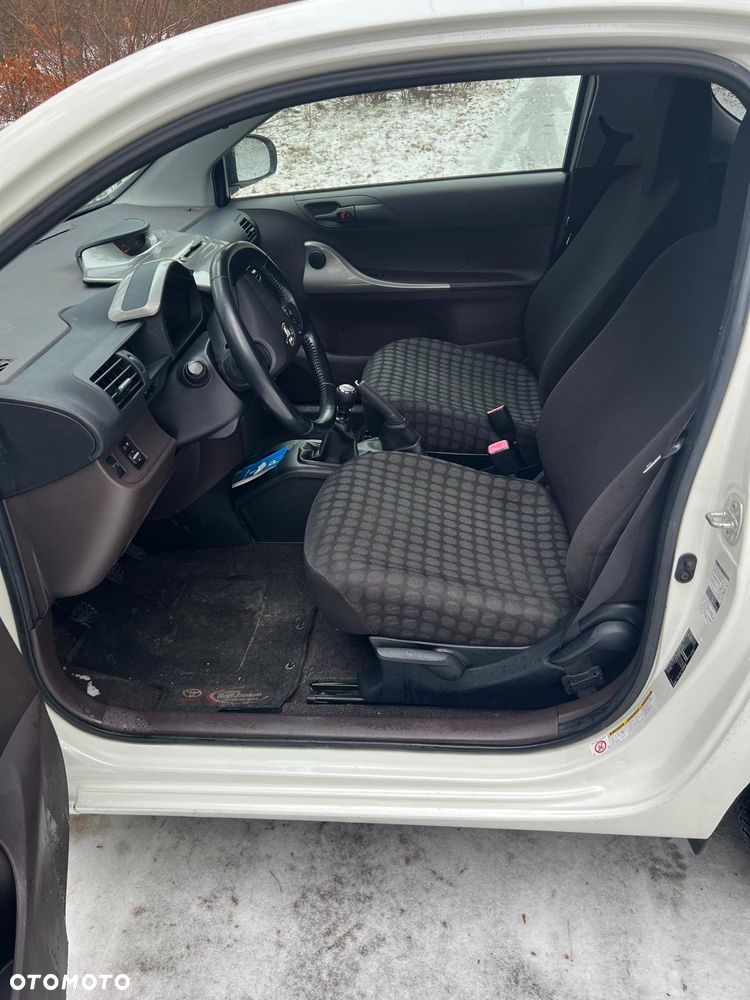 Toyota iQ 1.0 Sol - 10