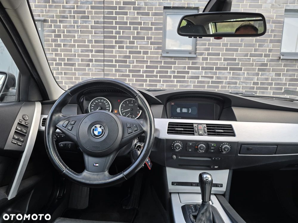 BMW Seria 5 525i - 30