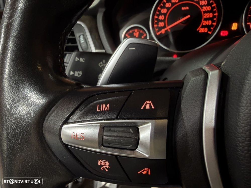 BMW 330 e iPerformance Pack M - 17