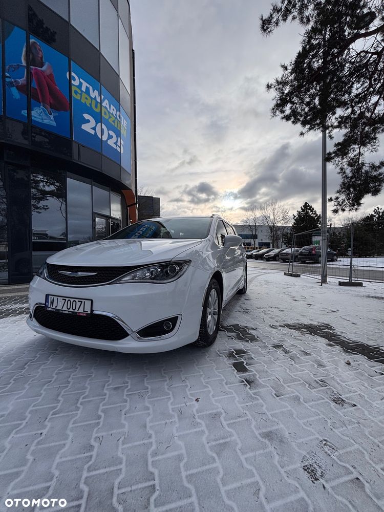 Chrysler Pacifica - 5