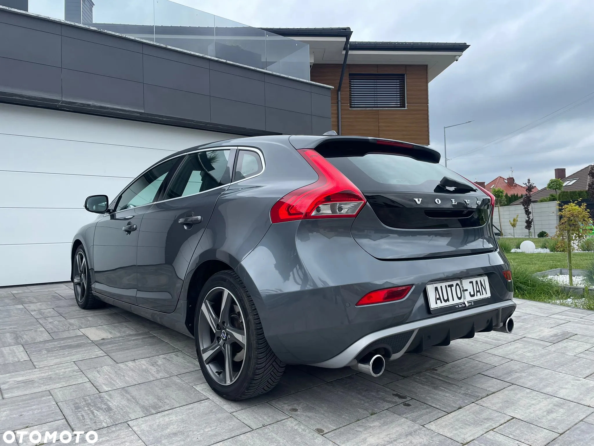 Volvo V40 D2 R-Design - 36
