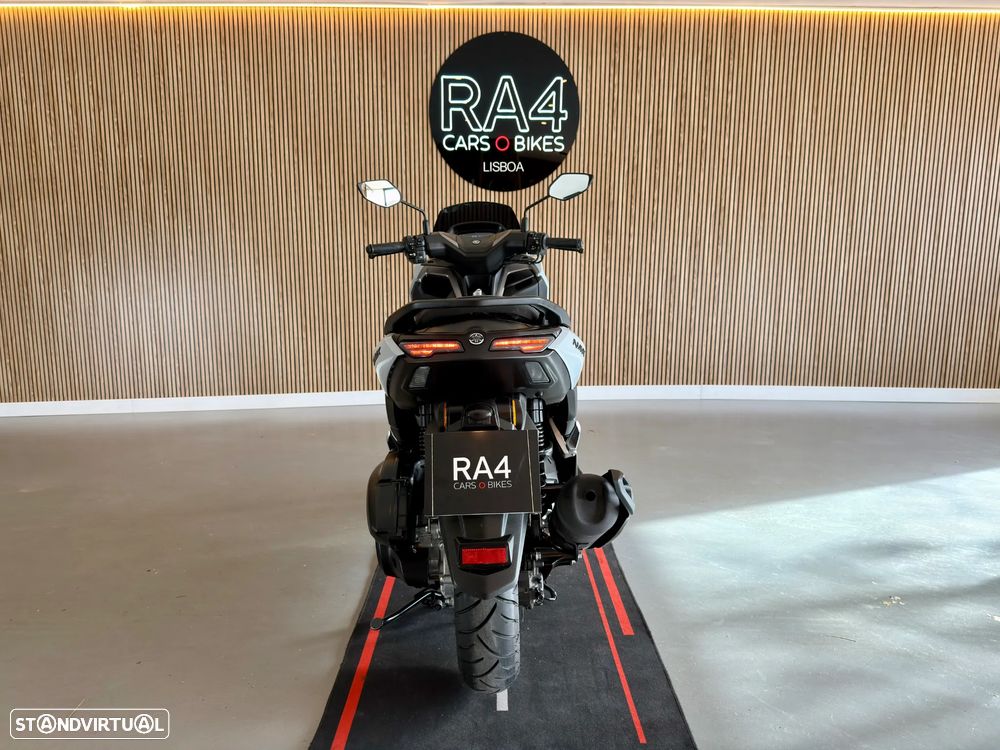Yamaha NMAX Tech Max - 12