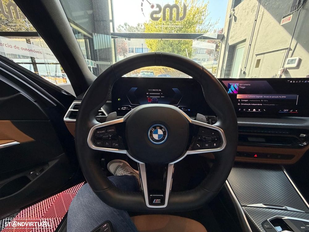 BMW 330 e Pack Desportivo M Pro Auto - 12