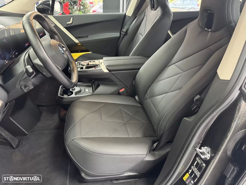 BMW iX xDrive 40 Pack Desportivo - 42