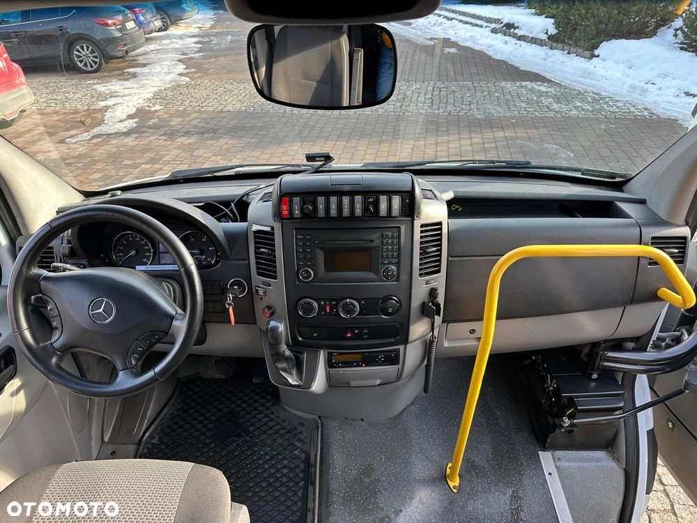 Mercedes-Benz 519 - 5