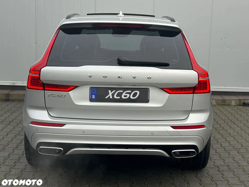 Volvo XC 60 T5 AWD R-Design - 9