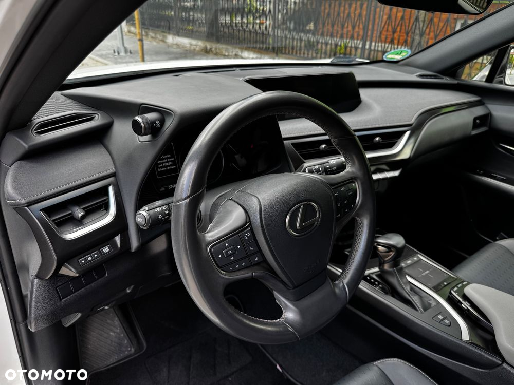 Lexus UX - 10