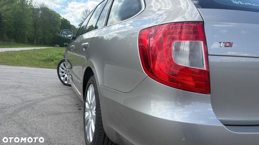 Skoda Superb 2.0 TDI Elegance - 8