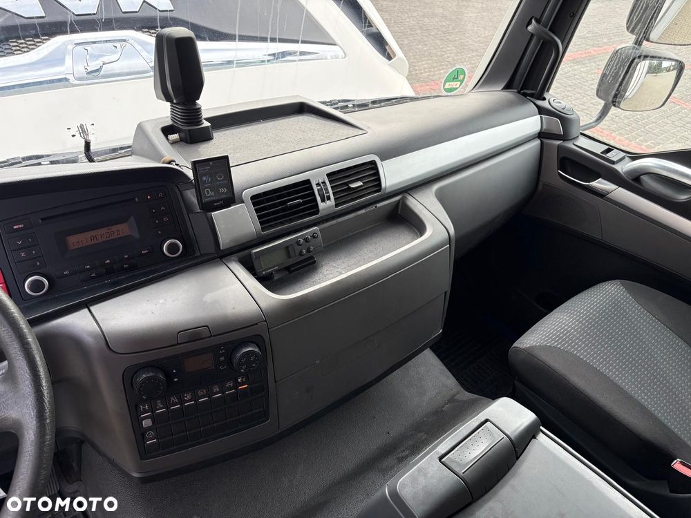 MAN TGL12.220/Euro 6/ agregat Thermo King/zabudowa Lambert z windą do załadunku - 16