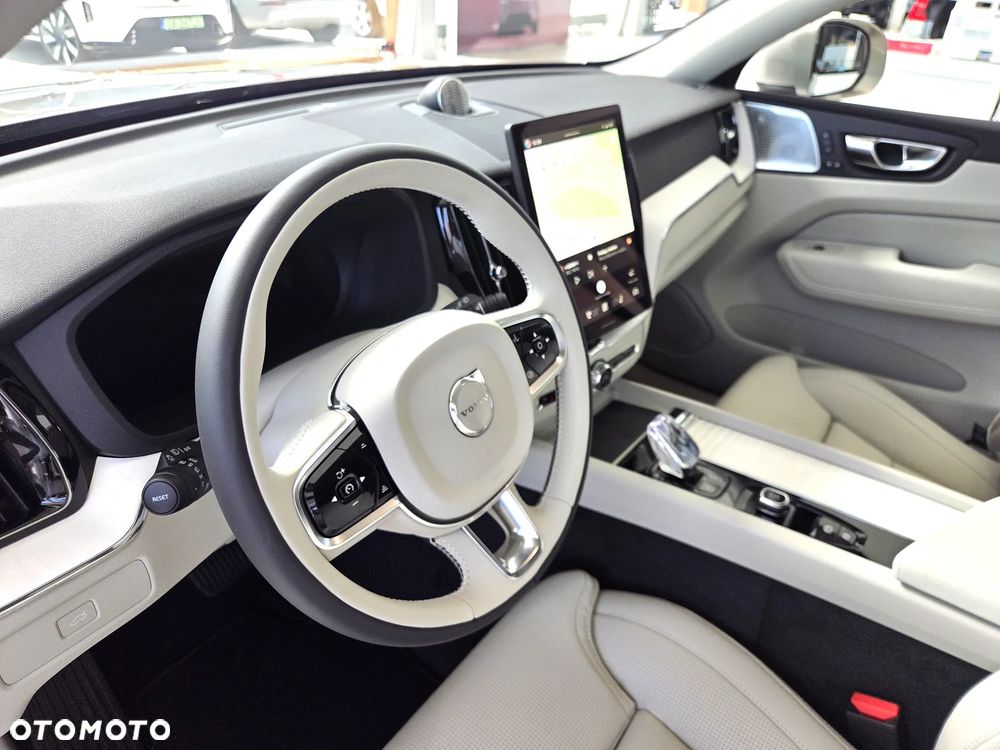 Volvo XC 60 B5 B AWD Plus Bright - 8