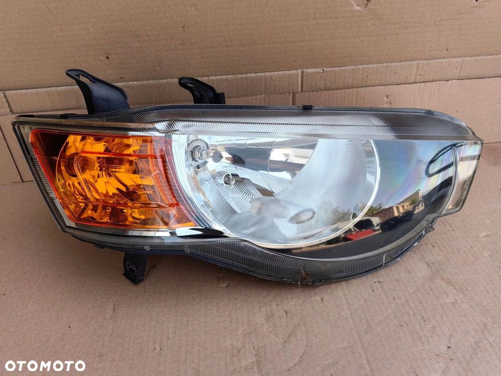 Lampa przednia PRAWY PRZÓD PRAWA MITSUBISHI COLT VI z30 LIFT 030124930200 - 1