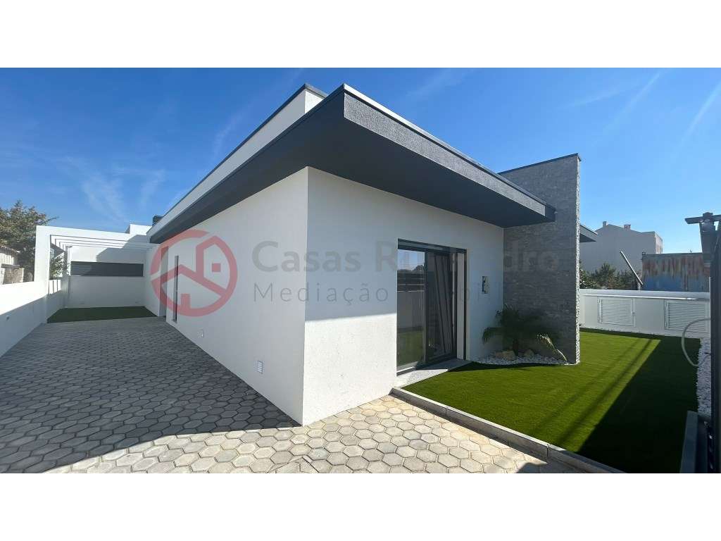 Moradia Térrea T4 com Piscina em Pinhal General