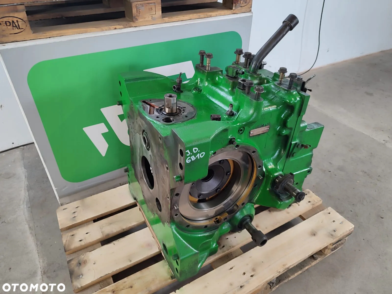 Dyferencjał RE154855 JOHN DEERE 6810 - 8