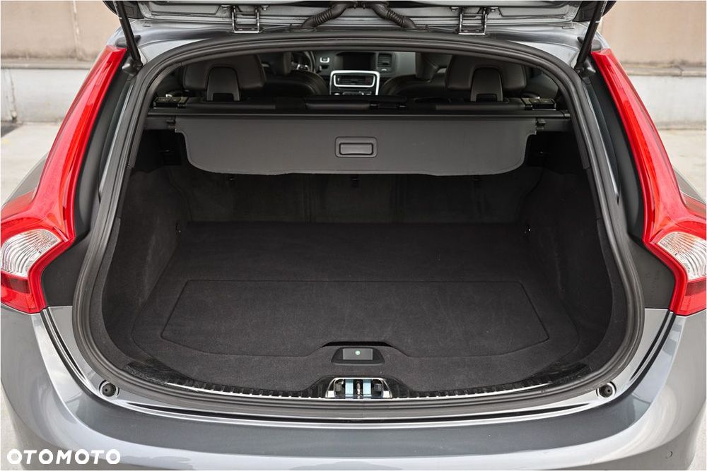Volvo V60 D5 Geartronic RDesign - 37