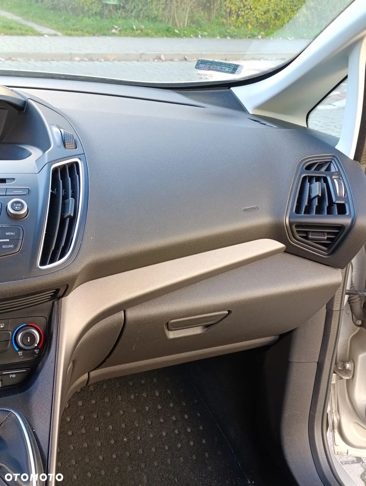 Ford Grand C-MAX - 22