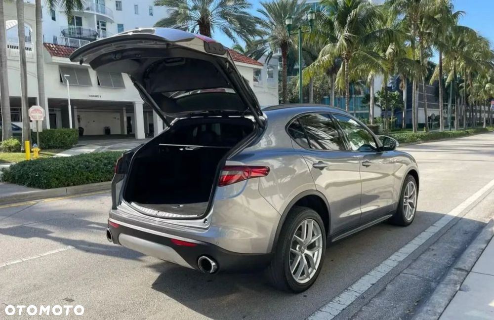 Alfa Romeo Stelvio - 10