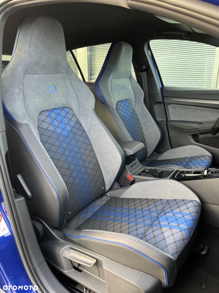Volkswagen Golf - 6