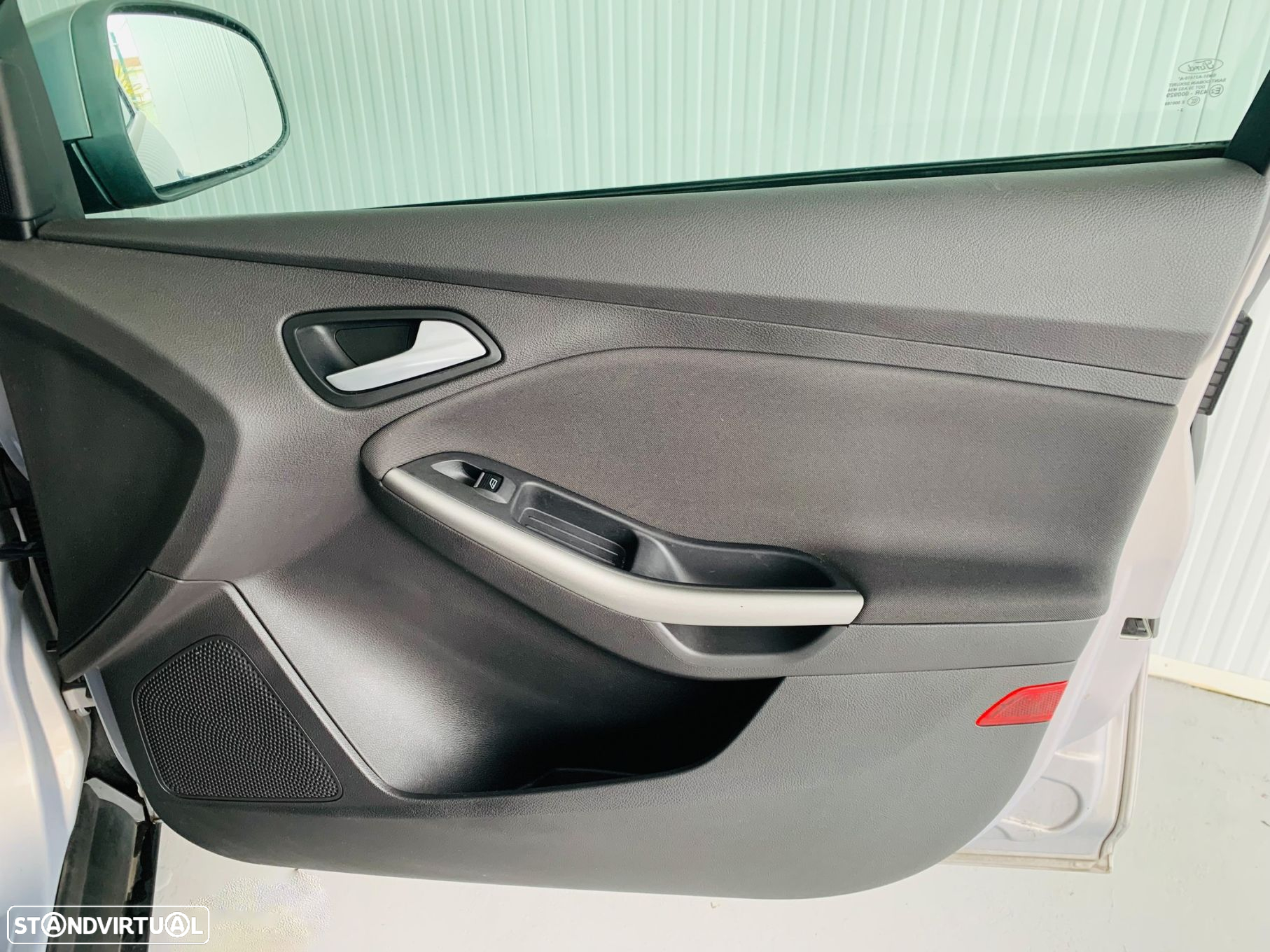 Ford Focus 1.0 EcoBoost S&S TITANIUM - 30