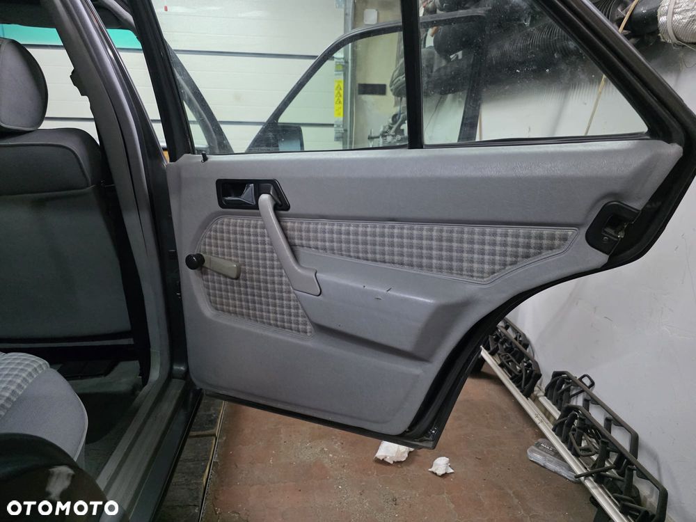 Mercedes-Benz W201 (190) - 18