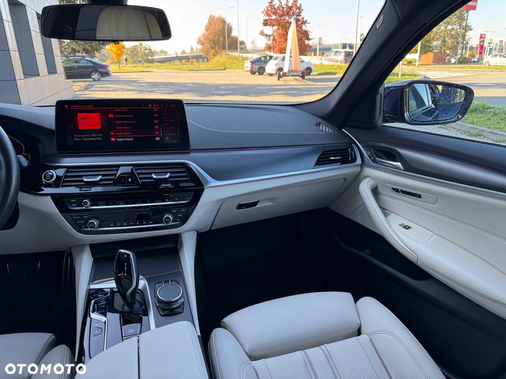 BMW Seria 5 545e xDrive M Sport sport - 27