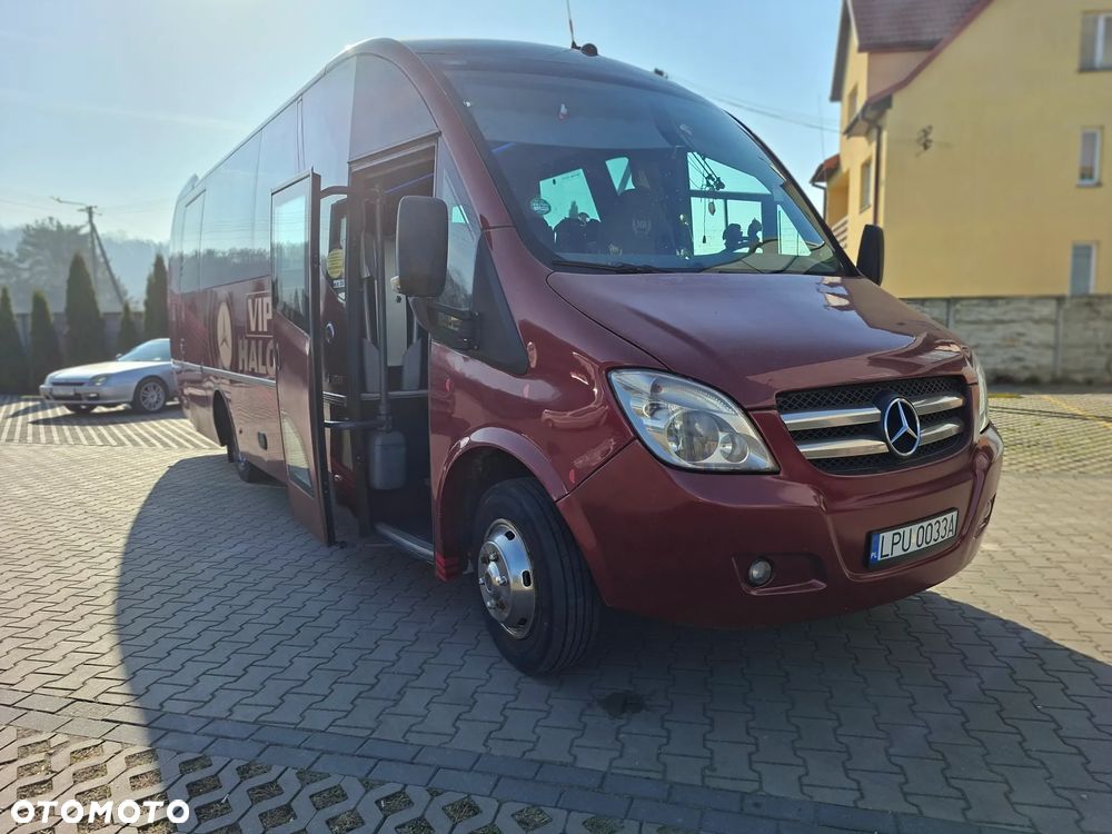 Mercedes-Benz 818 - 1