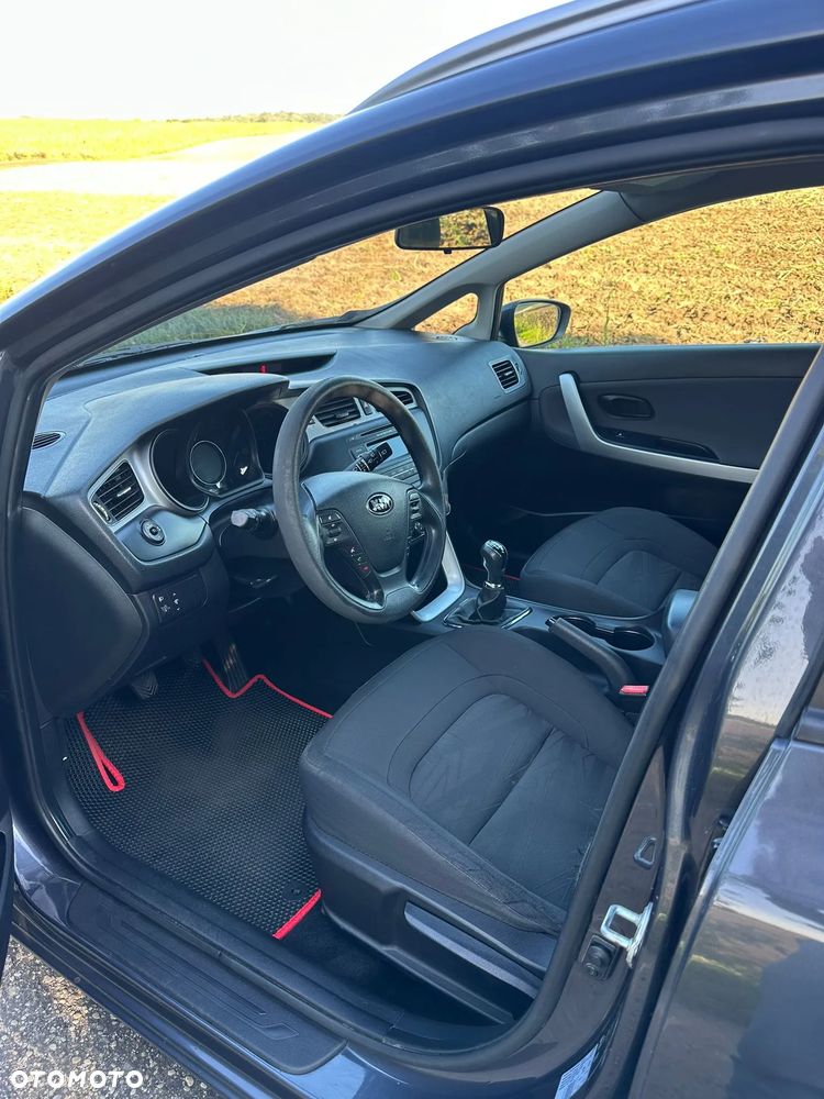 Kia Ceed - 10
