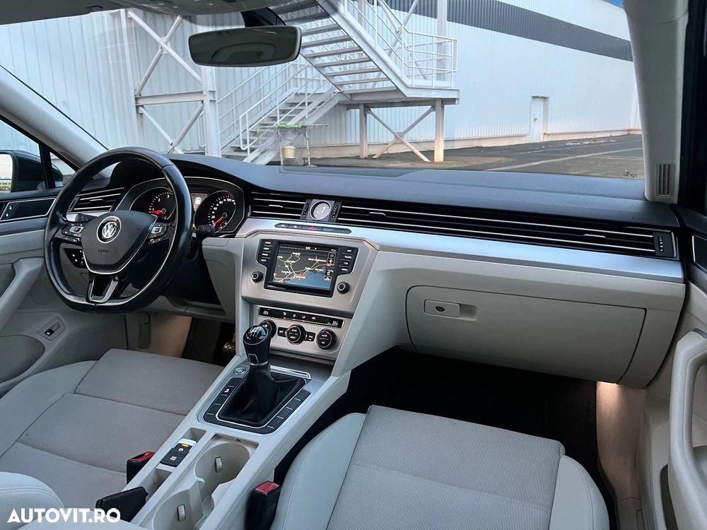 Volkswagen Passat - 33