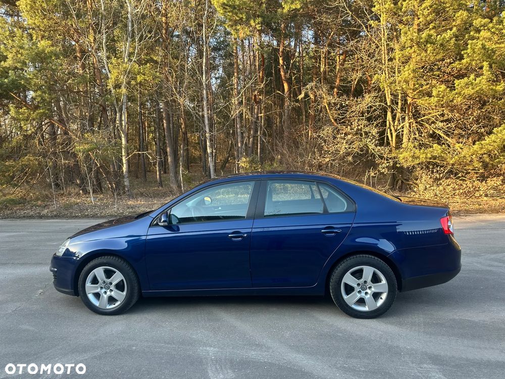 Volkswagen Jetta - 5