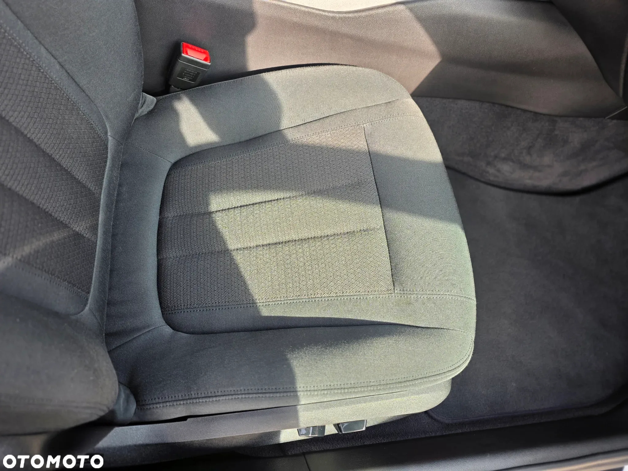 BMW Seria 5 520i - 32