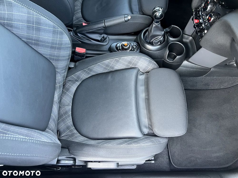 MINI Cooper 60 Years Chili - 33