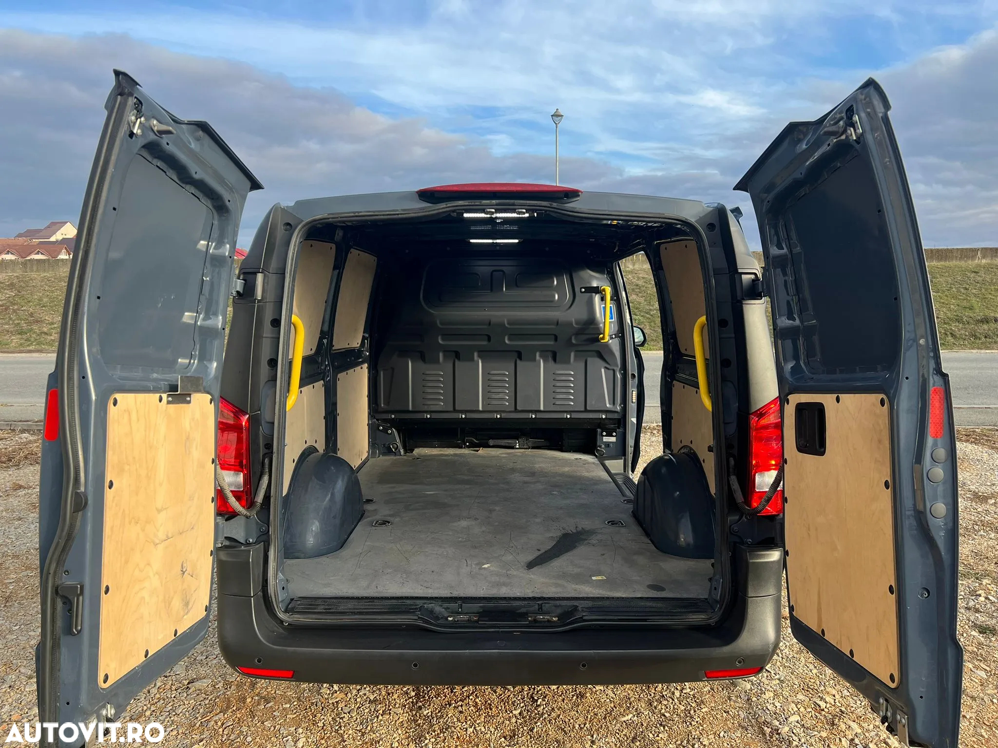 Mercedes-Benz Vito - 25