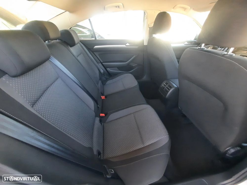 VW Passat 1.6 TDI BlueMotion - 41