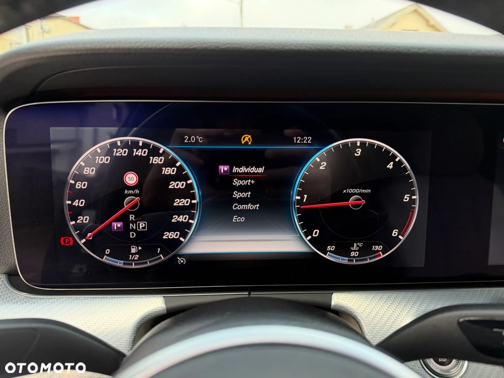 Mercedes-Benz Klasa E 220 d 4-Matic 9G-TRONIC - 27