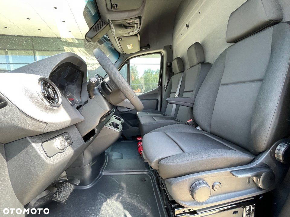 Mercedes-Benz Sprinter - 2
