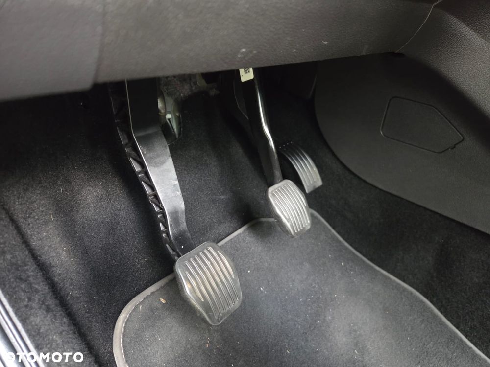 Ford Kuga 1.5 EcoBoost 2x4 Business Edition - 28