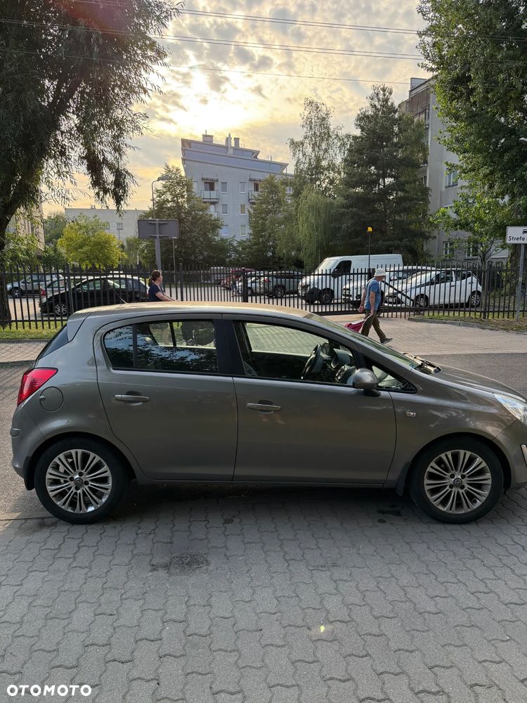 Opel Corsa 1.4 16V Cosmo - 8
