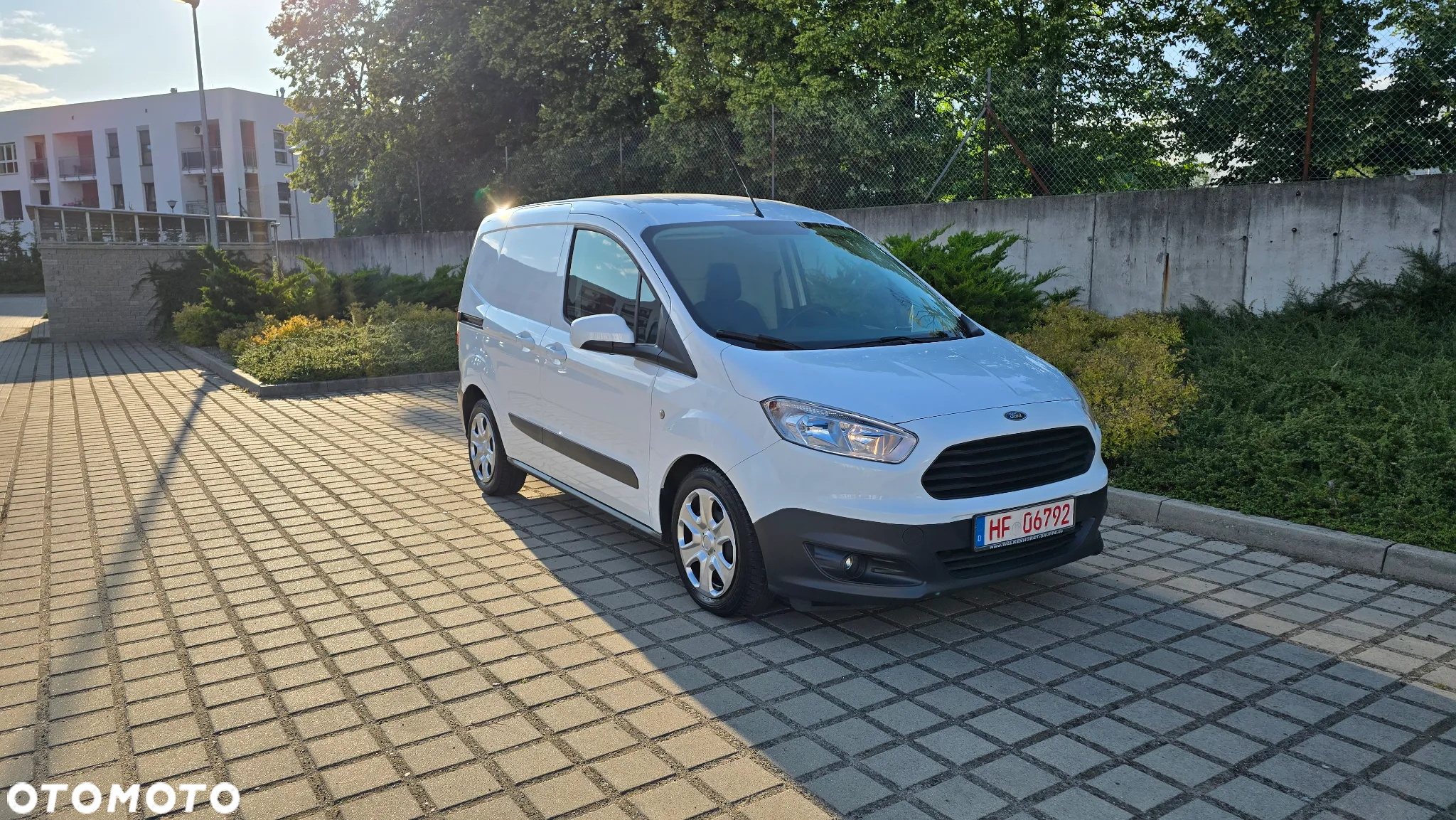 Ford Transit Courier - 36